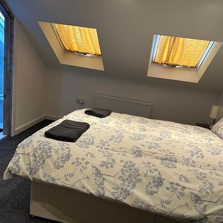 Luton Home Near Airport Private & Shared Bathroom Option Экстерьер фото