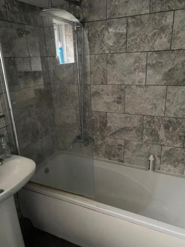 Luton Home Near Airport Private & Shared Bathroom Option Экстерьер фото
